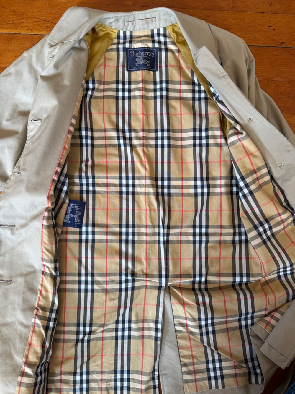 Vintage Burberry Women's Lightweight Markfield Trench Coat - Taupe - size 8 - Picture 4 of 6